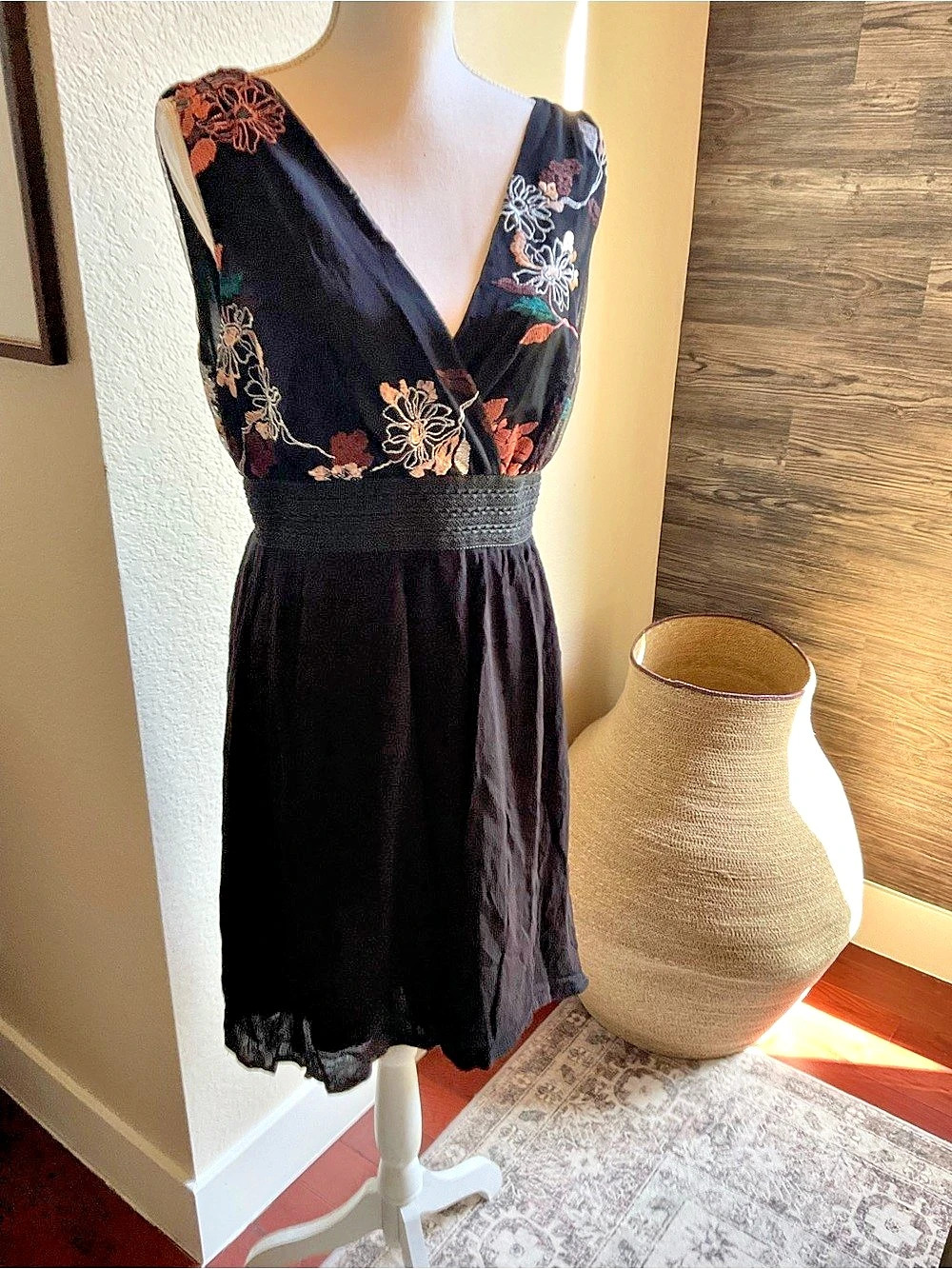 Lapis Floral Mini Dress in Black & Pink Size Large